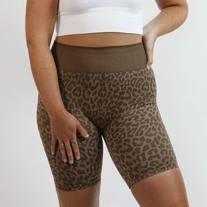 Seamless leopard print bike shorts
